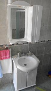 Ένα μπάνιο στο Apartment and Rooms Novka