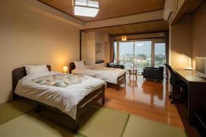 Giường trong phòng chung tại Tamana Onsen Ryuganji Onsen Hotel +92 ảnh