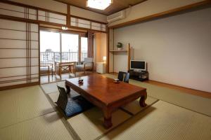 Khu vực ghế ngồi tại Tamana Onsen Ryuganji Onsen Hotel