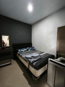 Postel nebo postele na pokoji v ubytování AdiBerlianohomestay