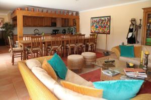 Khu vực ghế ngồi tại Vila De Sol