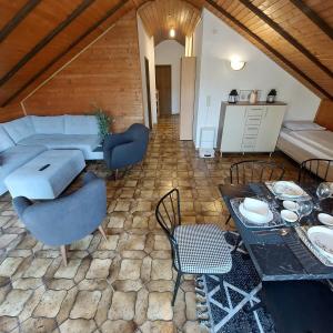 a living room with a couch and chairs and a table at Charmantes Albbruck Rückzugsort in Albbruck