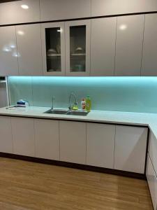 Dapur atau dapur kecil di Homestay Sapphire bến đoan- Căn hộ khách sạn 18A22 2 phòng ngủ 2 giường đôi 1 vệ sinh