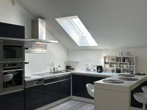 Kuchyň nebo kuchyňský kout v ubytování AP Apartament