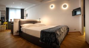 a bedroom with a large bed in a room at Cosy in Bari