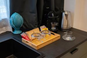 Příslušenství pro přípravu čaje a kávy v ubytování Cosy + 40 fotografií