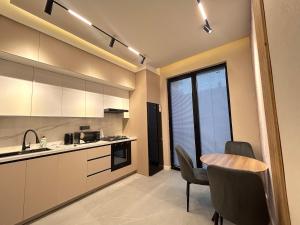 Køkken eller tekøkken på An apartment in the very center of Tashkent + 4 billeder