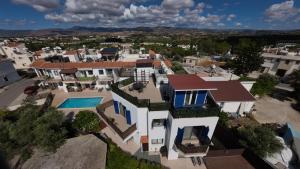 an aerial view of a house with a pool at Cosy home with rooftop terrace in Prodhromi