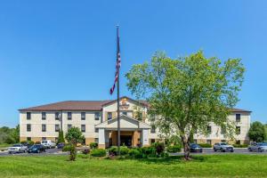 a hotel with an american flag on top of it at Comfort Suites in Rolla