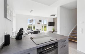 a kitchen with a counter top and a living room at Modernes Ferienhaus Mit Sauna 