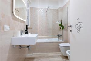 Un baño de Le camere Delù 38 fotos más