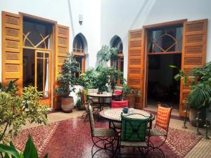 Κήπος έξω από το Riad Dar Karima
