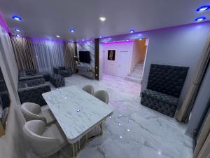 a meeting room with a white table and chairs at Vila luxury chiajna in Chiajna