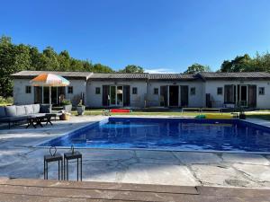 a swimming pool in front of a house at Grå Gåsen in Burgsvik