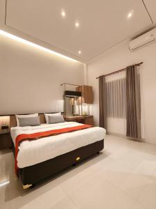 a bedroom with a large bed in a room at Tentram guesthouse in Waikabubak