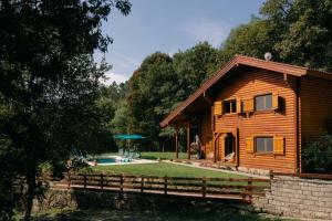 a log cabin with a pool in the yard at Gerês Nature House Piscina Privada Aquecida 8 Pessoas in Campo do Gerês
