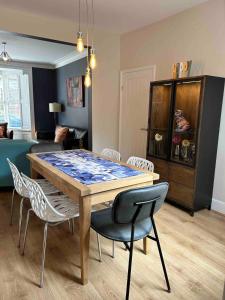 a living room with a table and chairs at SNUZE Whitby 2 in Whitby