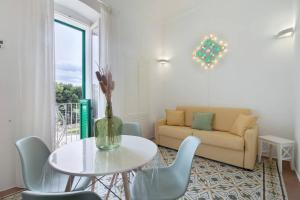 a living room with a table and a couch at Le Cementine - Apulian Rooms in Fasano