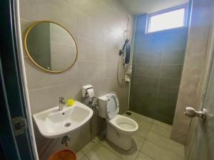 Et badeværelse på Airra Minimalist Suite-Ipoh Town + 25 billeder