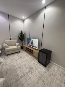 TV a/nebo společenská místnost v ubytování غرفة ستوديو فندقية
