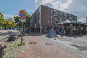 a street corner with a street sign and a building at Rentaflat Hamburg 01 am Bahnhof in Norderstedt