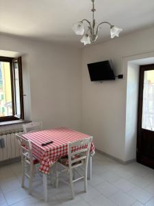 Μια τηλεόραση ή/και κέντρο ψυχαγωγίας στο Appartamento Rosy 2