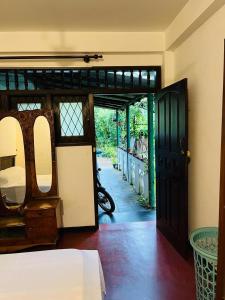 Postel nebo postele na pokoji v ubytování KoKo HomeStay- Weligama Private Room