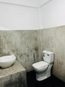 Koupelna v ubytování KoKo HomeStay- Weligama Private Room + 4 fotografie