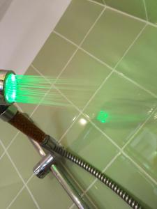 Koupelna v ubytování Home2Sea - Piscine, Jardin, studio cabine, 1 canapé lit convertible 2 ADULTES, 1 lit superposé triple 3 ENFANTS ou ADOS