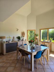 a dining room with a table and chairs at Les chambres de la Vallée Cachée in Callac