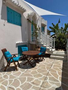 Balkoni atau teres di Artemis Sea View Villa