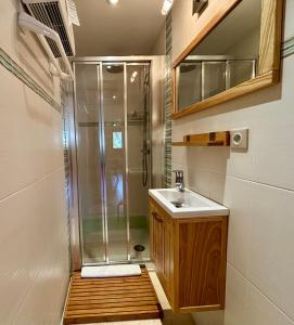 Ένα μπάνιο στο Fioles 19 - Appartement face au lac de Vonnes