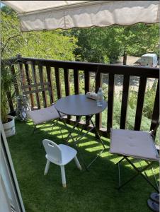 a table and two chairs and a table on a balcony at STUDIO LE PARC plage Pereire parking WIFI in Arcachon