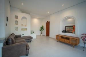 Posezení v ubytování PRIVATE POOL VILLA HASTana Klaci