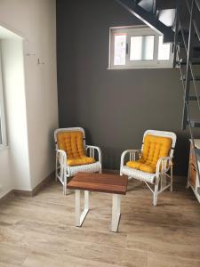 two chairs and a coffee table in a waiting room at Sospiro dell'Etna in Zafferana Etnea