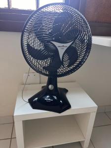 ナタールにあるPrático 228の黒扇 +1枚の写真