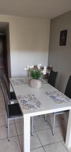 Photo de la galerie de l'établissement Appartement entier en résidence privée, à Santa-Lucia-di-Moriani 5 autres photos