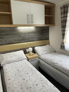 two beds in a small room with at Happy Holiday Seton Sands in Port Seton +15 photos