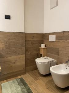 a bathroom with a toilet and a sink at My Sweet Home in the Dolomites - appartamento "Ai Vòlti" in Cavalese +34 photos