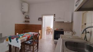 Η κουζίνα ή μικρή κουζίνα στο La Casa dei Nonni