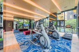 Fitness centrum a/nebo fitness zařízení v ubytování Luxury Resort Style 1 Bedroom Studio near Central