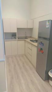 a kitchen with a refrigerator and a sink at المنزل الآمن in Medina +8 photos