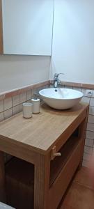 Ένα μπάνιο στο Apartamento rural Dúplex del monte +27 φωτογραφίες