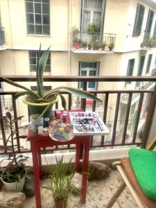 Un balcón o terraza en Sunny room in the heart of the city 7 fotos más