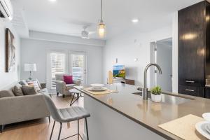 Gallery image of Luxury Home W Pool & Gym Mins To Baylor Hospital in Marble Falls