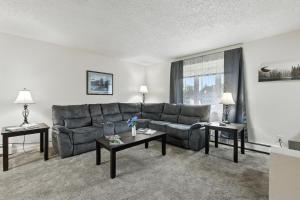 Area soggiorno di Anchorage 5BR Retreat Hikes, City & Comfort home Altre 22 foto
