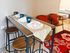 Posezení v ubytování Newly 3BR Meikarta Apt