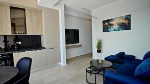 a living room with a blue couch and a table at Onix Studio Infinity 801 in Văleni