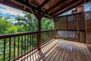 Μπαλκόνι ή βεράντα στο Dollywood, golf in Pigeon Forge close to Gatlinburg, Hot tub +22 φωτογραφίες