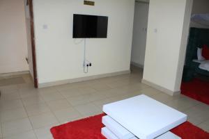 Μια τηλεόραση ή/και κέντρο ψυχαγωγίας στο Grace Luxury Suites